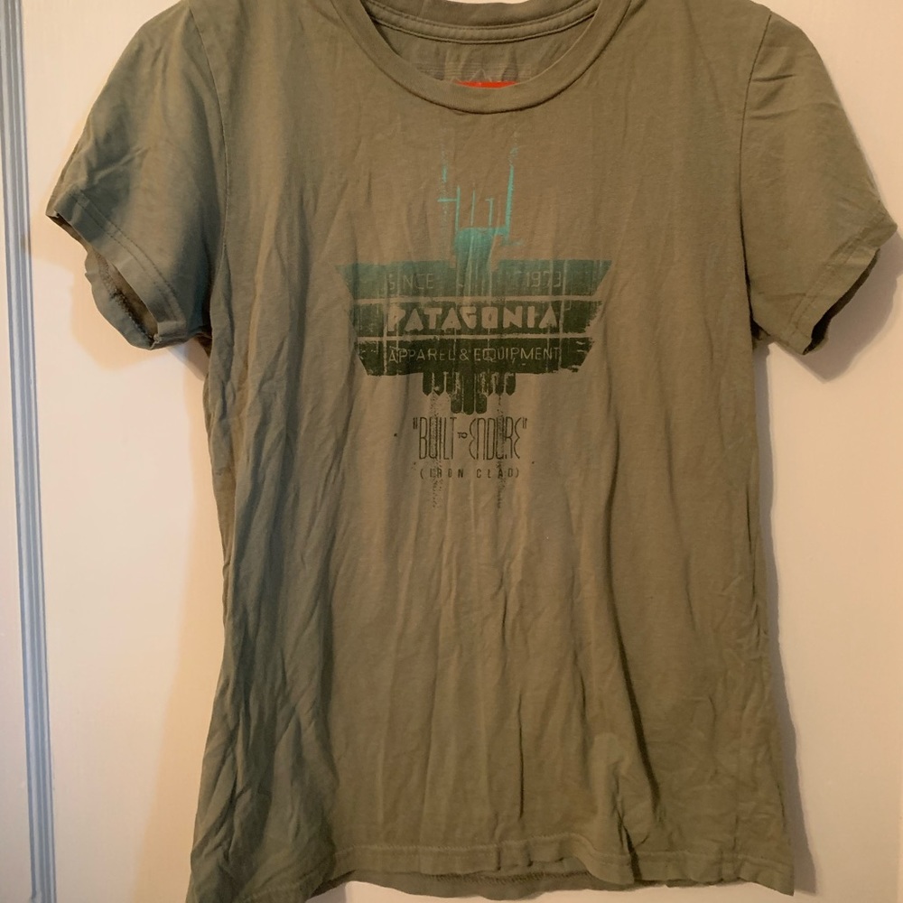 Patagonia Women’s Tee Built to Endure Olive Green Small